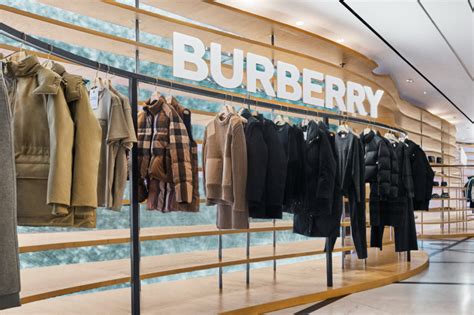 burberry director salary|Burberry leadership team.